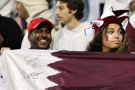 卡塔尔男足夺冠球迷庆祝胜利