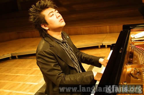 中国青年钢琴家郎朗风采图片