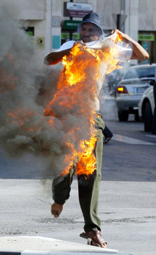 9月4日，一名罗马尼亚男子在西班牙东部的加斯德伦地方政府办公室前纵火。