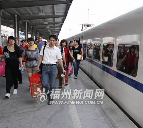 铁路迎中秋首波客流高峰 福州站预计发客4.5万