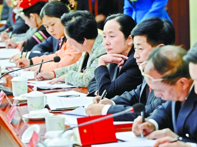 福建代表团讨论十八大报告和中央纪委工作报告