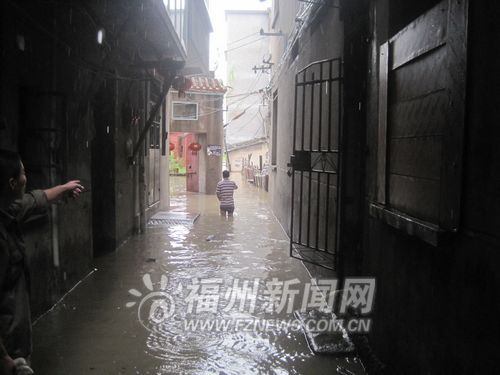 一场雨后晋安鹤林村新村被淹 多名老人被转移