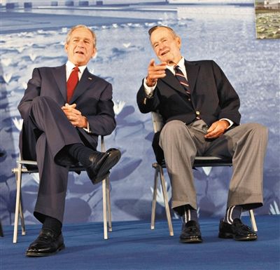 老布什与小布什都是“中国人民的老朋友”。