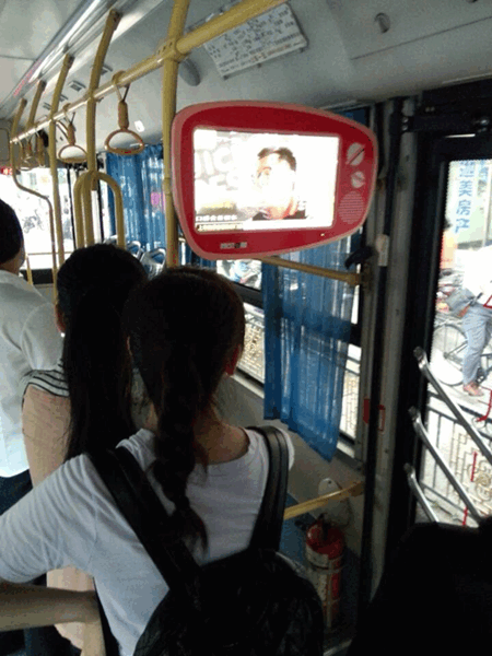 网友称福州公交车咆哮式广告让人有跳车冲动