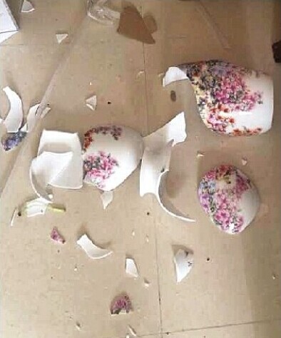 破碎的花瓶